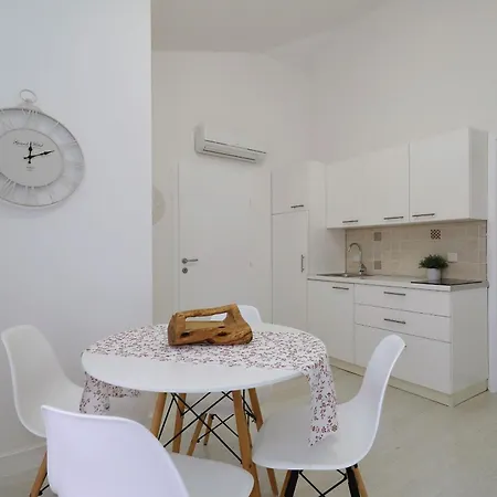 Apartman Candela, No 4 *