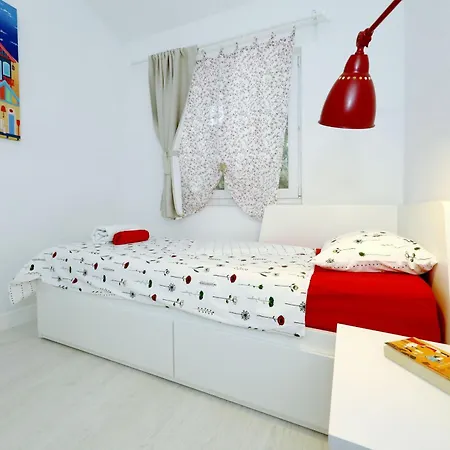 Candela, No 4 *