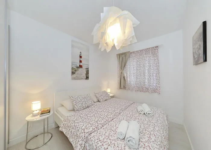 Candela, No 4 Starigrad Paklenica