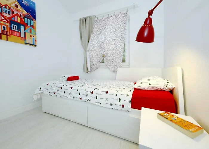 Candela, No 4 *