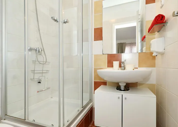 Candela, No 4 Apartment *