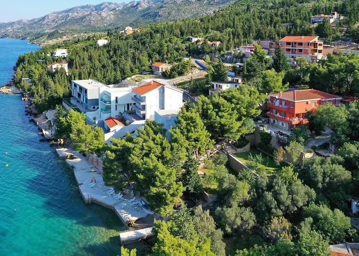 Candela, No 4 * Starigrad Paklenica